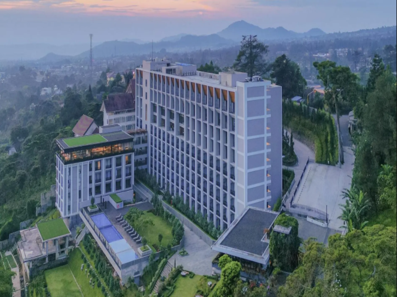 جراند أستون بونشاك